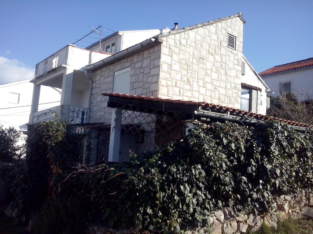 Apartment Ma'Re Supetar Exterior foto